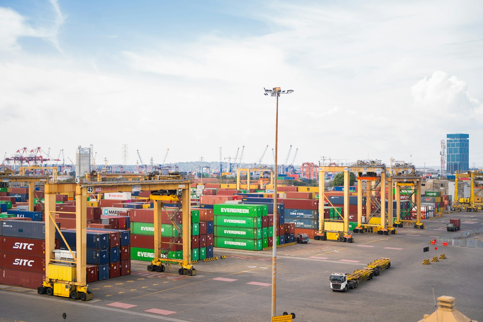 Container yard and trade route coordination